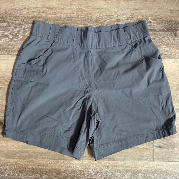 Columbia Pants - Women’s gray Columbia shorts XL